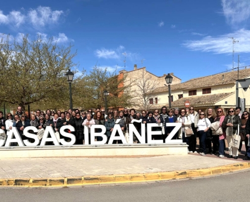 M&aacute;s de medio centenar de mujeres de Alpera visitan Casas Ib&aacute;&ntilde;ez en la primera &lsquo;Ruta por la Igualdad&rsquo; 2026 impulsada por la Diputaci&oacute;n para ...