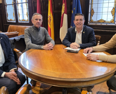 Caba&ntilde;ero muestra el respaldo de la Diputaci&oacute;n a la Junta Central de Regantes de la Mancha Oriental en la defensa del agua para la provincia ante ...