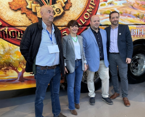 La Diputaci&oacute;n de Albacete apoya la presentaci&oacute;n del nuevo autob&uacute;s de la Federaci&oacute;n de Pe&ntilde;as del Alba en el cierre de su 30 aniversario