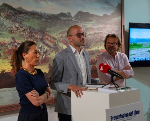Valera participa en la presentaci&oacute;n del libro sobre la Batalla de Almansa, primer acto de una programaci&oacute;n que llenar&aacute; la ciudad de historia