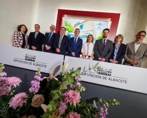 La Diputaci&oacute;n de Albacete recupera la sala de exposiciones de Unicaja mediante una cesi&oacute;n de uso con la entidad y la llena de arte contempor&aacute;ne ...
