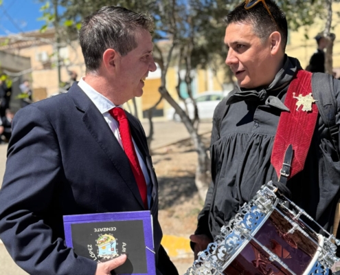 Caba&ntilde;ero revive en Hell&iacute;n la emoci&oacute;n de un Viernes Santo marcado por la fuerza intergeneracional de las tradiciones y la m&uacute;sica