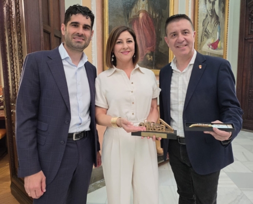 Caba&ntilde;ero reconoce la trayectoria de Mari Carmen S&aacute;ez, Mejor Docente de Infantil de Espa&ntilde;a, y reivindica el talento educativo que nace y crece e ...