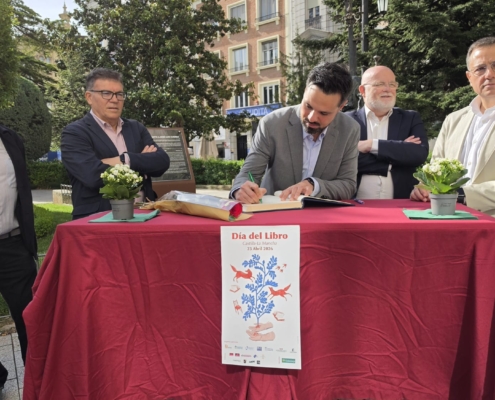 Miguel Zamora: &ldquo;Lo que se da cita hoy en el Altozano y hasta el domingo es una gran fiesta de la animaci&oacute;n a la lectura para todas las edades&rdquo;