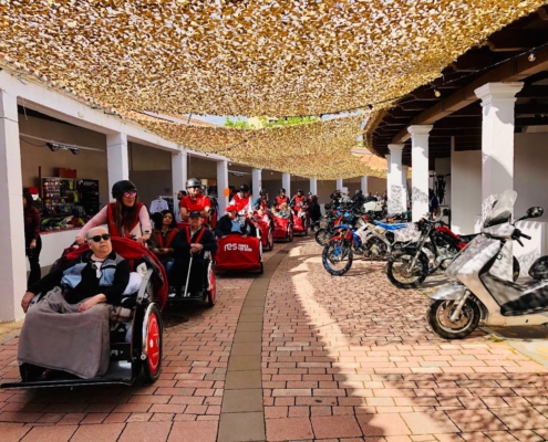 Sonrisas sobre ruedas: una intensa jornada de turismo, motor y deporte en familia gracias a 'En Bici sin Edad'