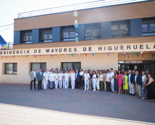 El presidente provincial pone en valor en Higueruela las inversiones que permiten que las personas mayores sigan viviendo con calidad en sus pueblos