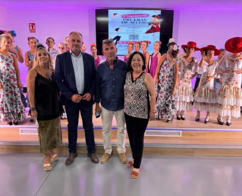 Acorde&oacute;n, saxo y danza espa&ntilde;ola llenan de talento del Real Conservatorio el stand ferial de la Diputaci&oacute;n