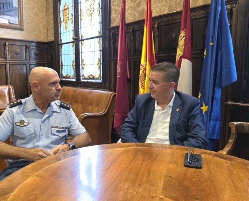 Caba&ntilde;ero recibe al nuevo coronel Jefe de la Maestranza A&eacute;rea de Albacete y reitera el compromiso de la Diputaci&oacute;n con esta unidad militar &ldquo;re ...
