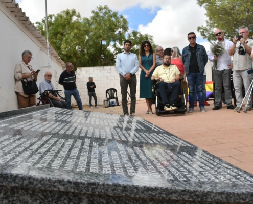 Caba&ntilde;ero anuncia que la Diputaci&oacute;n iniciar&aacute; &ldquo;en breve&rdquo; los trabajos de exhumaci&oacute;n de la segunda fosa del cementerio de La Roda
