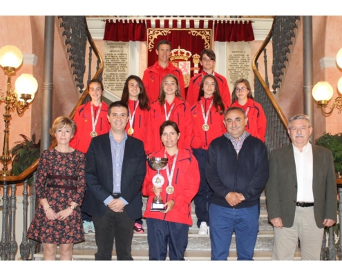 Cabañero recibe a las campeonas del mundo de orientación deportiva escolar