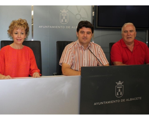 La piscina del Carlos Belmonte acoge este fin de semana el campeonato regional de natación alevín, benjamín y menores