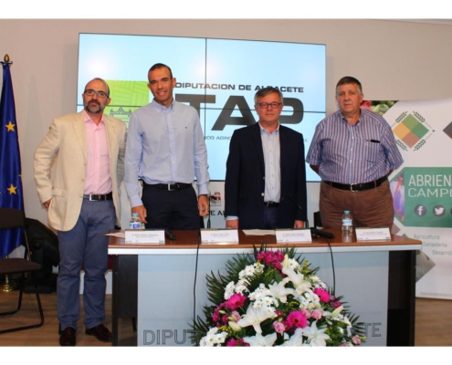 La Lonja Agropecuaria volvió a celebrar su sesión en el stand de la Diputación  cuando cumple cuarenta años de funcionamiento