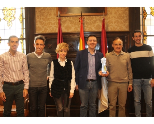 Los subcampeones de España de media maratón, recibidos por el presidente de la Diputación