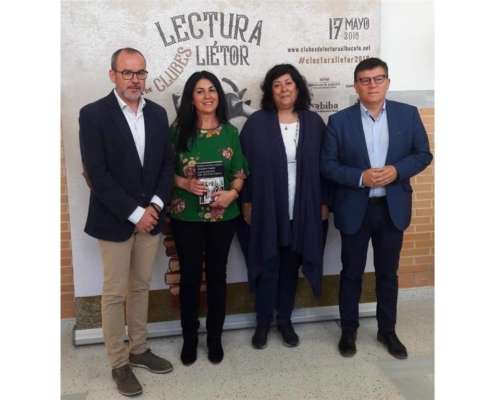 Más de 350 usuarios de 18 municipios celebran en Liétor el XVI Encuentro Provincial de Clubes de Lectura con la escritora Almudena Grandes