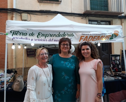 M&ordf; Jos&eacute; V&aacute;zquez asiste a la Feria Tierra de Emprendedoras que FADEMUR C-LM ha celebrado en Casas Ib&aacute;&ntilde;ez con la colaboraci&oacute;n de Diputaci&oacute;n