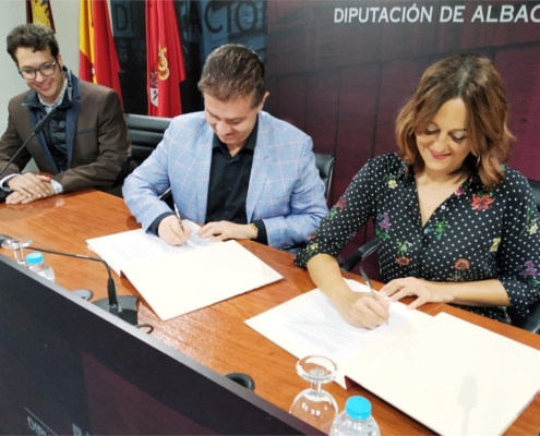 La Diputaci&oacute;n triplica este 2018 su colaboraci&oacute;n con la APAB, permiti&eacute;ndole as&iacute; llevar el Periodismo a distintos Centros Educativos de la prov ...