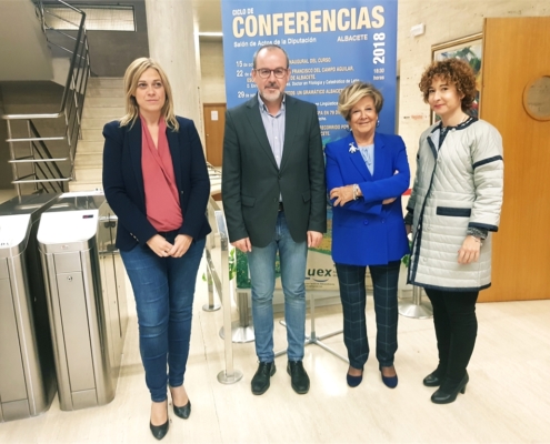 Alberto Gonz&aacute;lez agradece a ALUEX su labor a la hora de contribuir al avance de la sociedad albacete&ntilde;a a trav&eacute;s de la Cultura y el saber