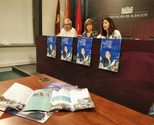 Raquel Ruiz: La Feria de Tradiciones de Yeste contribuye a mantener y a dar a conocer: la cultura, las tradiciones y las ra&iacute;ces de nuestra tierra"