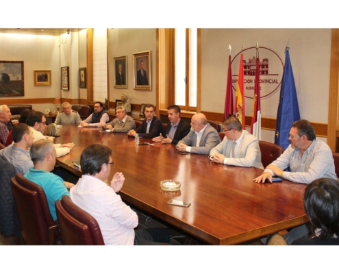 Diputación, JCCM y Gobierno central, comprometidos para garantizar el transporte rural de viajeros en la provincia de Albacete