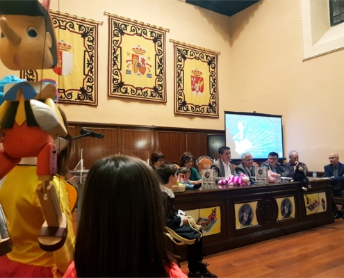 Cabañero arropa a la Asociación de amigos del Museo del Niño presentando el tercer libro de la serie ‘Ecos de la Infancia’ editada por Diputa ...