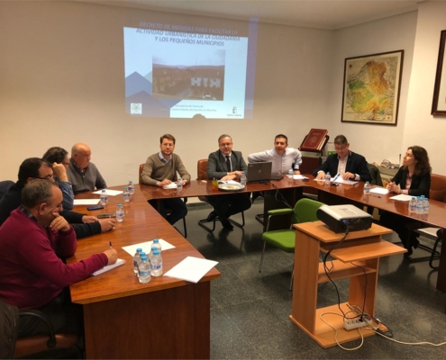 Caba&ntilde;ero participa en Cenizate en una reuni&oacute;n sobre el Decreto de la JCCM que facilita a los peque&ntilde;os municipios su desarrollo urban&iacute;stico