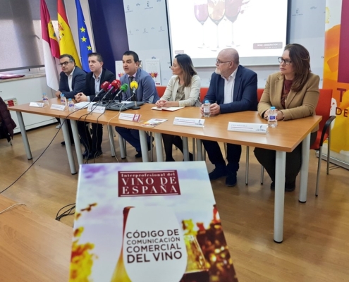 Caba&ntilde;ero aplaude la apuesta de la Consejer&iacute;a de Agricultura por ampliar la cultura del vino en j&oacute;venes de entre 25 y 40 a&ntilde;os mediante catas en ...