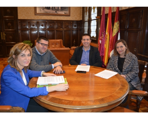 Caba&ntilde;ero se compromete con CC.OO. y la UGT a trabajar para que la contrataci&oacute;n p&uacute;blica de la Diputaci&oacute;n sea cada vez m&aacute;s socialmente responsable