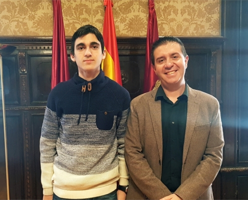 Santiago Caba&ntilde;ero recibe al alumno albacete&ntilde;o clasificado para la Fase Nacional de la Olimpiada de la F&iacute;sica