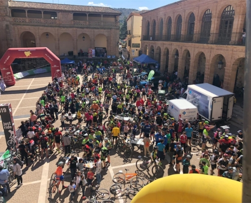 El Gran Fondo MTB de Alcaraz se supera y vive una exitosa II edición con la diputada, María Victoria Leal, como testigo