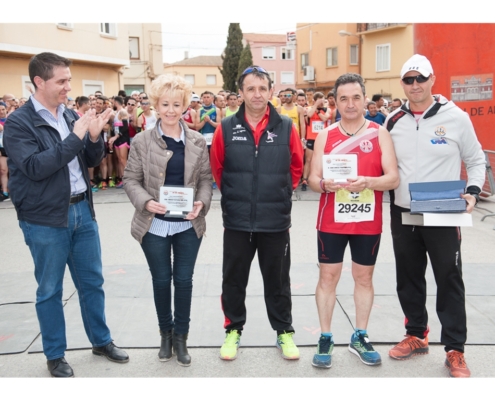 Santiago Cabañero anima a los casi 1700 atletas que participan en las 10 Millas de Madrigueras