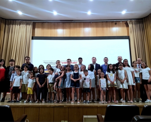 Santi Caba&ntilde;ero participa en la entrega de diplomas a los y las protagonistas de La radio de los ni&ntilde;os
