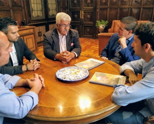 Santiago Caba&ntilde;ero y Daniel Sancha conocen las necesidades de los deportistas con discapacidad intelectual en una reuni&oacute;n mantenida con FECAM