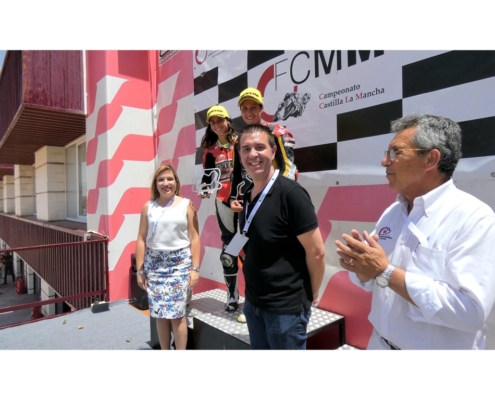 Santiago Caba&ntilde;ero y Amparo Torres, espectadores de la gran cita del Motociclismo que este fin de semana vive el Circuito de Velocidad albacete&ntilde;o