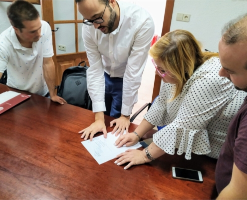 Francisco Valera visita Paterna del Madera para conocer de primera mano las principales necesidades de patiniegos y patiniegas