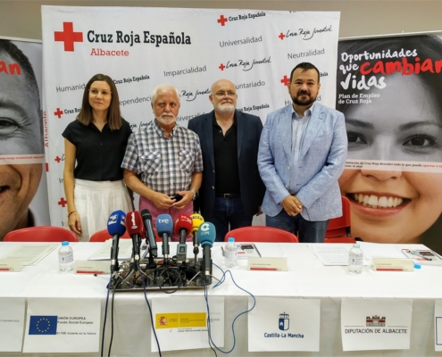 Juan Ram&oacute;n Amores garantiza a Cruz Roja el apoyo de la Diputaci&oacute;n provincial para el desarrollo de programas de inserci&oacute;n laboral