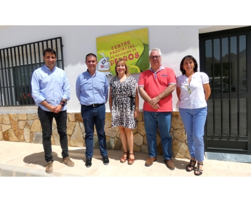 Caba&ntilde;ero, Torres y Sancha visitan el Centro de Recogida de Emperrados: un referente en sensibilizaci&oacute;n con la poblaci&oacute;n canina como protago ...